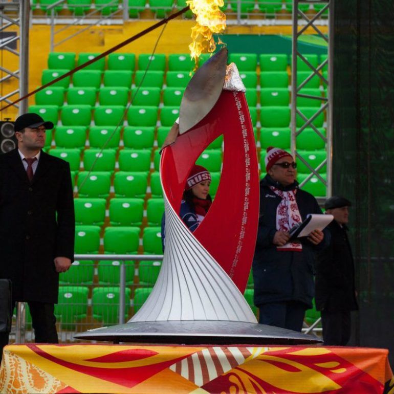Фото Эстафета Олимпийского огня на «Анжи-арене»