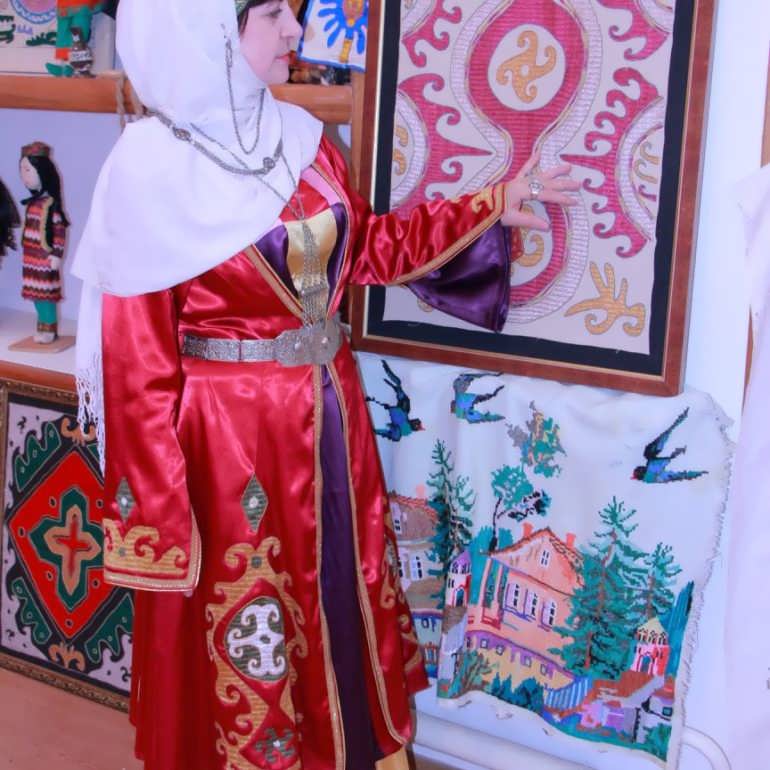 Фото Парад национальных костюмов Кайтагов