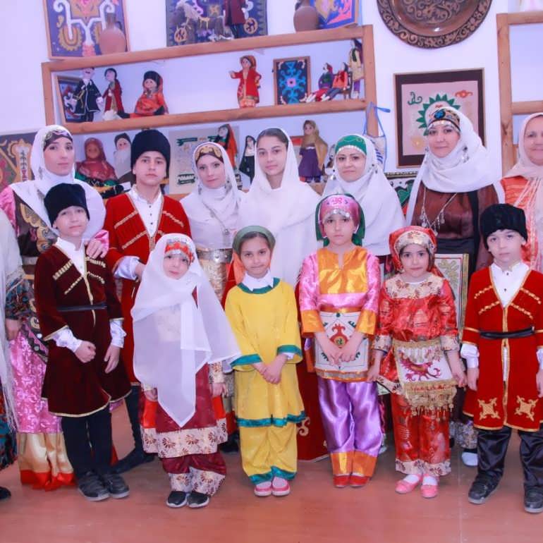 Фото Парад национальных костюмов Кайтагов