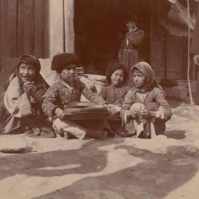 Фото Французский исследователь барон Жозеф де Бай в Дербенте. 1900 год