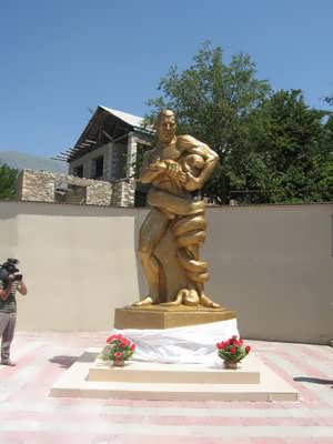 Памятник Абдурахману Османову
