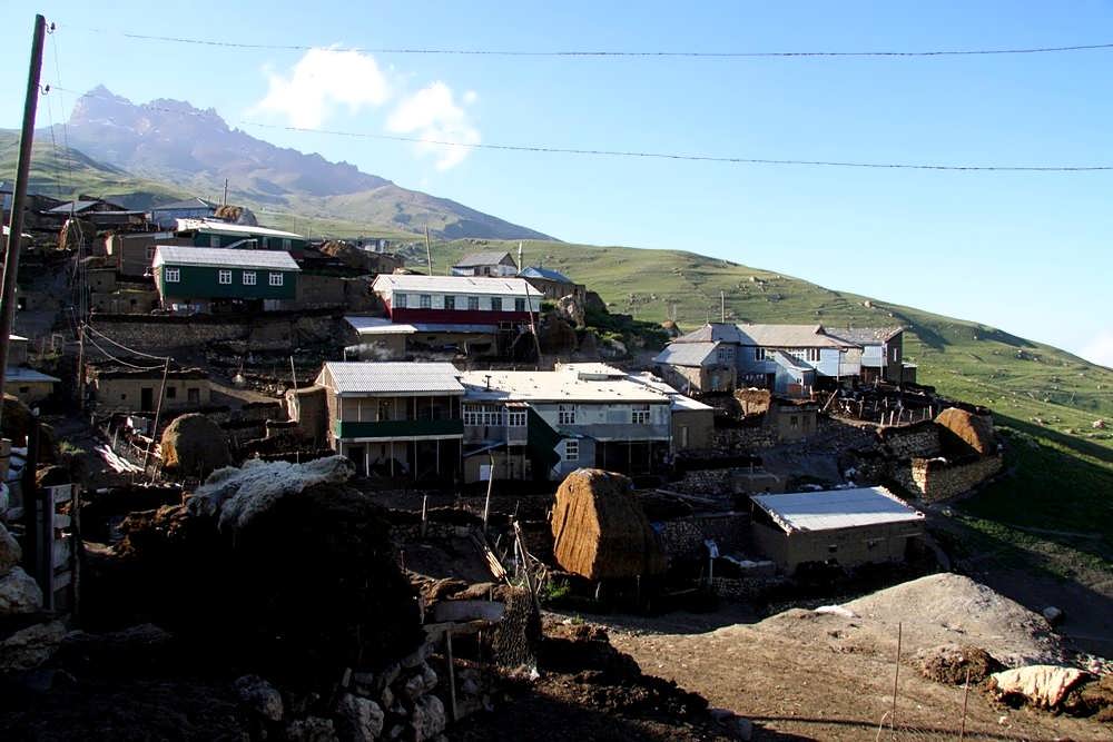 Село куруш. Самое высокогорное село в дагестане. Самая высокогорный населенный пункт. Высокогорное село куруш. Самые высокогорные села дагестана.